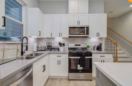 Northside House | Heart of Houston - Modern 3BD Open-Concept