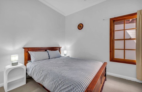 Merimbula Cabin | Heart Of Longpoint - Pet friendly and Fenced