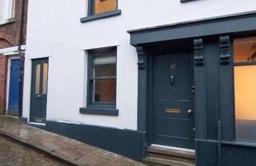 Macclesfield Condo | Heart of Macclesfield 2 Bedroom Grade II Apartment
