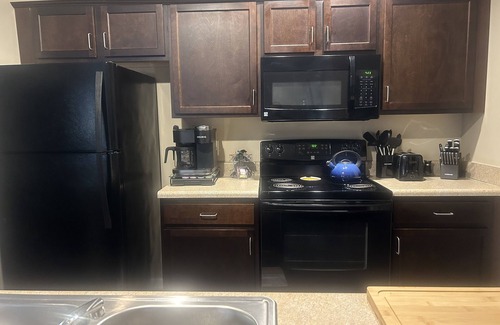 South Bend Apartment | Heart of Notre Dame, King Bed WiFi Shuttle Bus