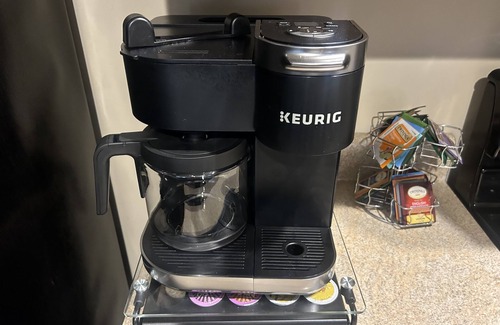 South Bend Apartment | Heart of Notre Dame, King Bed WiFi Shuttle Bus