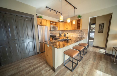 River Run Condo | Heart of River Run- Hot Tub/Pool access