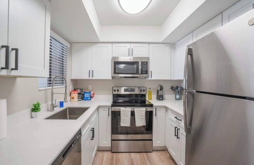 Cox Heights Apartment | Heart of Scottsdale | Pool, Gym, Balcony, Parking