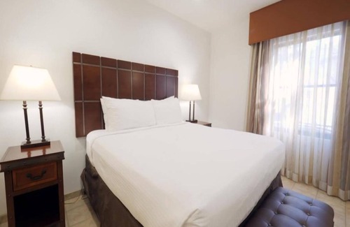 Sedona Resort | Heart of Sedona: Two Spacious Rooms w/Outdoor Pool – Unwind in Style