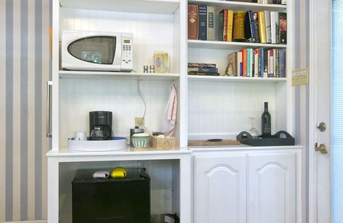 Bouldin House | Heart of SoCo Private Suite: Uncommon Luxury, Unbeatable Location, Unusual Value