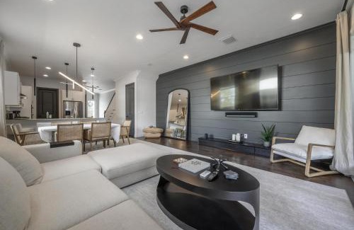 Courier City - Oscawana House | Heart of SOHO near Stadium and Downtown