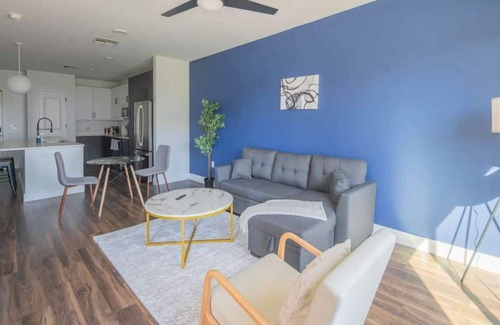 Tempe Apartment | Heart of Tempe 1BD with Pool Gym Parking!