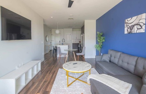 Tempe Apartment | Heart of Tempe 1BD with Pool Gym Parking!