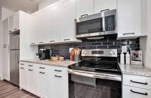 Castleberry Hill Apartment | Heart Of The City Cozy Getaway…6 Min walk to MercedesBenz Stadium+StateFarmArena