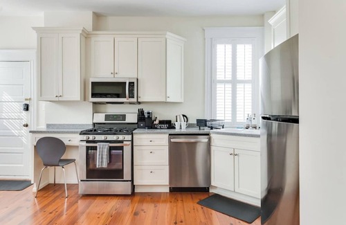 Fan District House | Heart of the Fan: 2BR/2BA Strawberry Street Stay