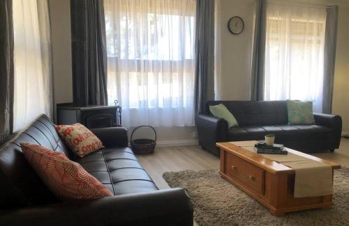 Tallarook House | Heart of The Farm Country Cottage in Tallarook