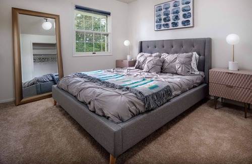 Harlow House | Heart of the Pacific Northwest, Pet Friendly, Short Walk to Autzen, Outdoor Patio & Ping Pong Table