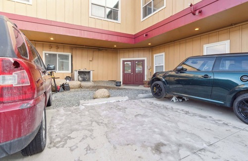 Nederland Apartment | Heart of Town | 10 Min to Skiing | Locals Favorite