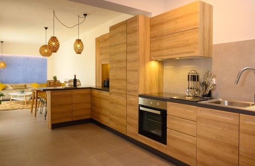 Agios Nikolaos House | Heartwood Suite w Shared Pool by Roots Suites