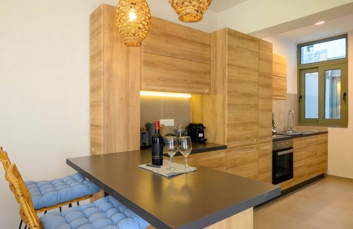Agios Nikolaos House | Heartwood Suite w Shared Pool by Roots Suites