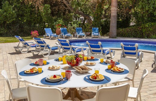 Branqueira Villa | Heatable Pool, BBQ & Garden – Albufeira