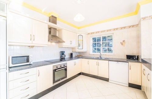Albufeira Villa | Heatable pool & BBQ getaway near Albufeira