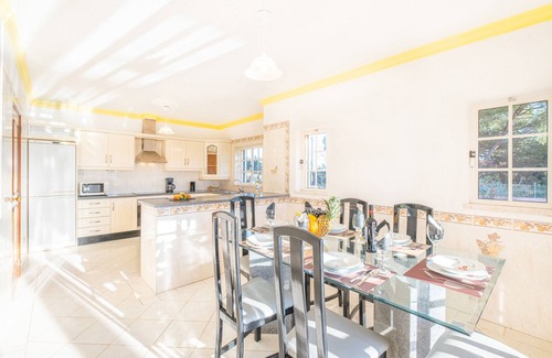 Albufeira Villa | Heatable pool & BBQ getaway near Albufeira
