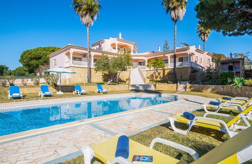 Albufeira Villa | Heatable pool & BBQ getaway near Albufeira