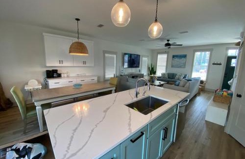 Sunnyside House | Heated and cooled pool home that sleeps 14 near beach!