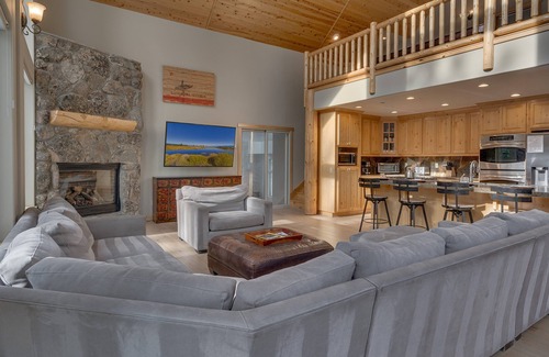 North Upper Truckee House | Heated Indoor Pool, Arcade, Skeeball, Sauna, Foosball, Pool Table, Spa, Grill – Heavenly Escape