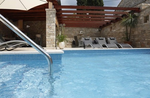 Burici Villa | HEATED OUTDOOR POOL + Spa Whirlpool + Sauna: Stone villa with private pool
