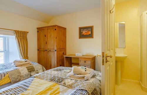 Latheronwheel Cabin | Heated pool, 6 beds/4 baths - Sleeps up to 14 - stunning views in the Highlands