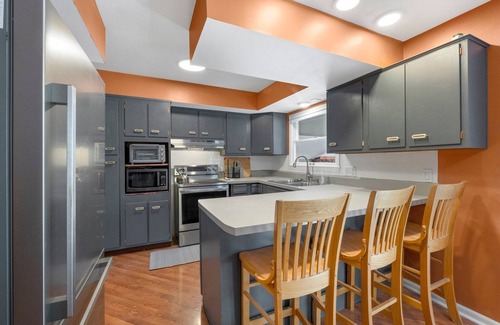 Fort Wayne House | Heated Pool, Amenities Galore, 5 BD, 2 Bath