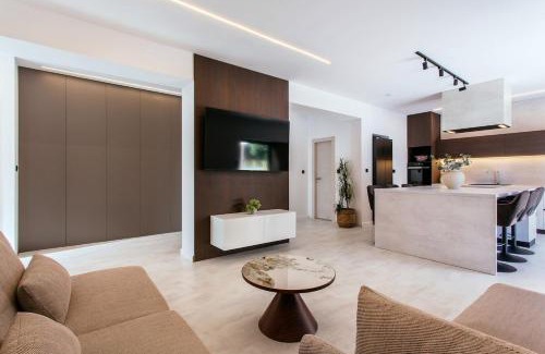 Mejasi Apartment | Heated pool apartment KaLeGa