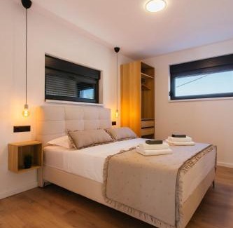 Mejasi Apartment | Heated pool apartment KaLeGa