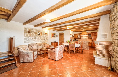Smoljanci House | Heated pool, boat trips, barbecue, WiFi, bicycles, table tennis