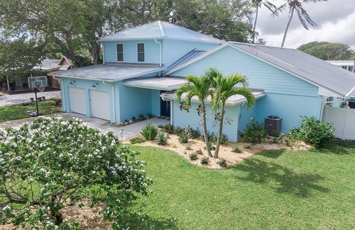 Cocoa Isles House | Heated Pool-Canal-Walk to Beach-Kayaks-Beach Gear