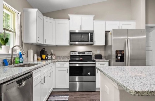 Citrus Springs House | Heated Pool Cheerful, Pet- friendly 3 Bedroom
