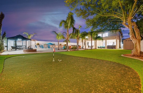 Peoria House | Heated Pool | Hot Tub | Pool Table | Putting Green | 5BR