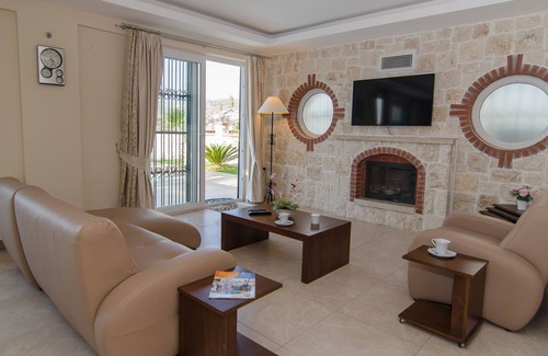 Fethiye City Center Villa | Heated pool, Pool Table, Table tennis. Walking distance to the beach.