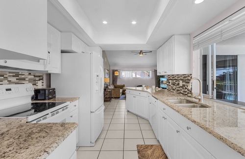 Caloosahatchee House | Heated Pool, Private Dock & Beach Essentials - Villa Seashell - Roelens