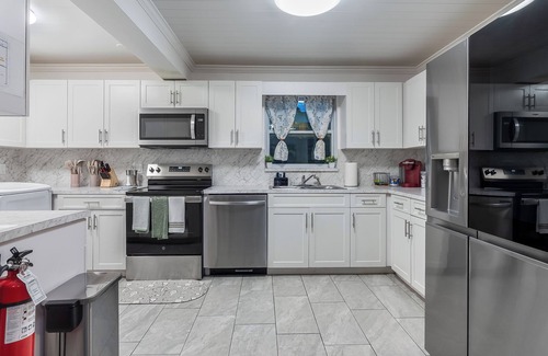 North Andrews Gardens House | Heated Pool Retreat – 5 Min to Beach!