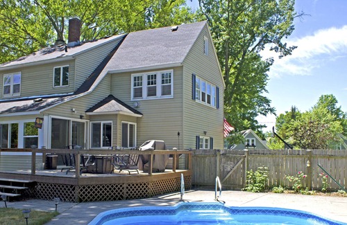 Macatawa House | HEATED PRIVATE POOL and HOT TUB near Lake Macatawa