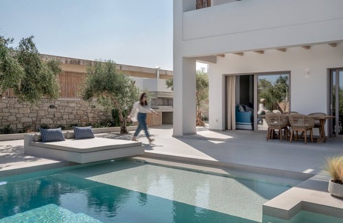 Tavronitis Villa | Heated private pool★Walk to Market & Taverna★500mt to the beach★