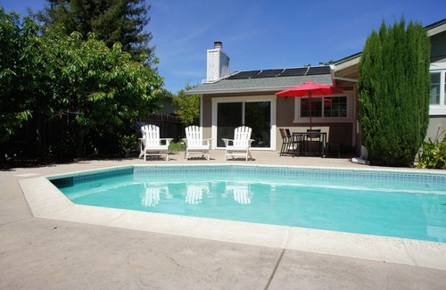 El Verano House | Heated Swimming Pool Retreat Near Sonoma Square