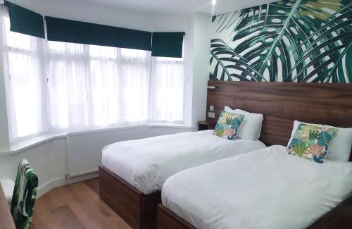 George Green House | Heathrow Windsor Guest house with Airport parking