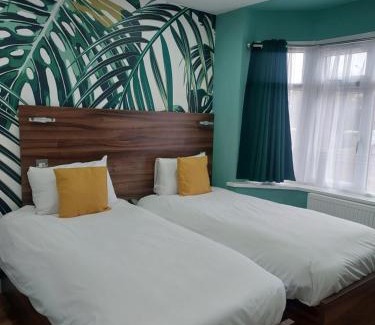 George Green House | Heathrow Windsor Guest house with Airport parking