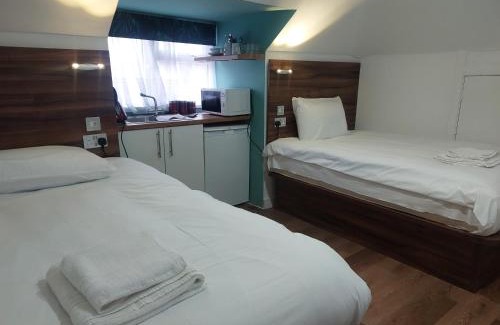 George Green House | Heathrow Windsor Guest house with Airport parking