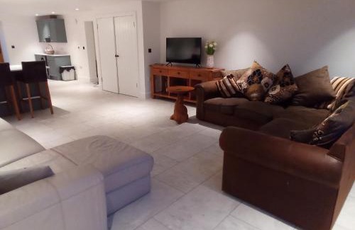 Dymock House | Heathside Guest Suite