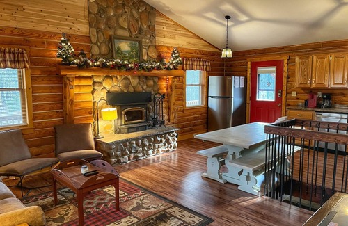 Luray Cabin | Heaven Can Wait - with hot tub!