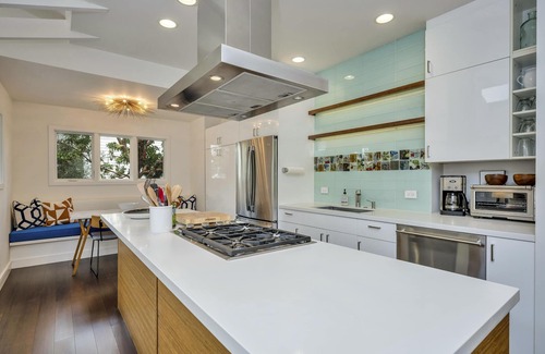 Healdsburg House | Heavenly Hideaway | Complimentary wine tasting at Croix Estate included!