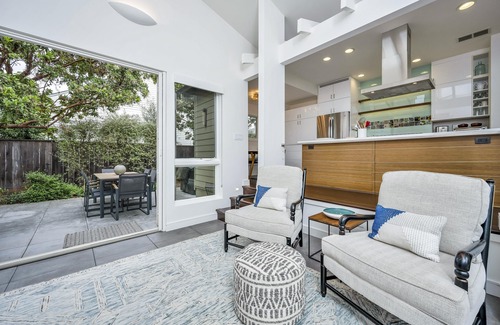 Healdsburg House | Heavenly Hideaway | Complimentary wine tasting at Croix Estate included!