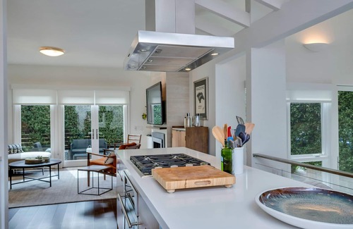 Healdsburg House | Heavenly Hideaway | Complimentary wine tasting at Croix Estate included!