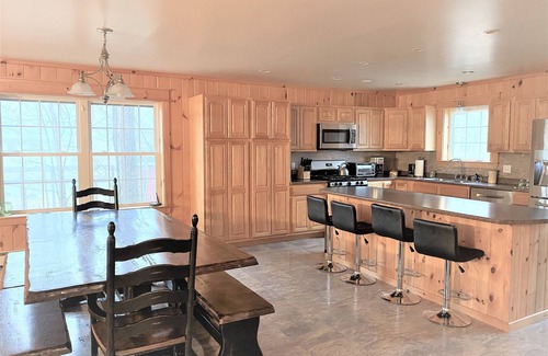 Abbot House | Heavenly Lakefront Retreat,Amazing sunsets,Direct Access ATV/Snowmobile Trails