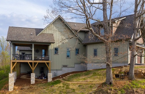Woodfin House | Heavens View- of the Beautiful Asheville Mountains